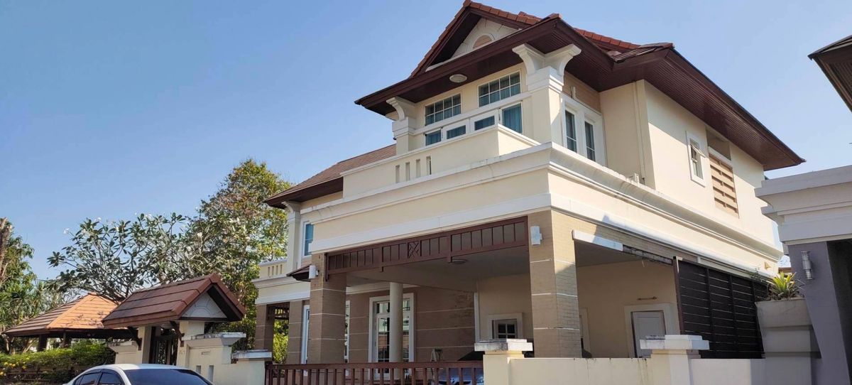 For RentHouseSamut Prakan,Samrong : 2 -storey detached house for rent with a swimming pool in Pimanada Sirin University in the Summit Winmill Golf Course. Complete furniture, price 90,000 baht