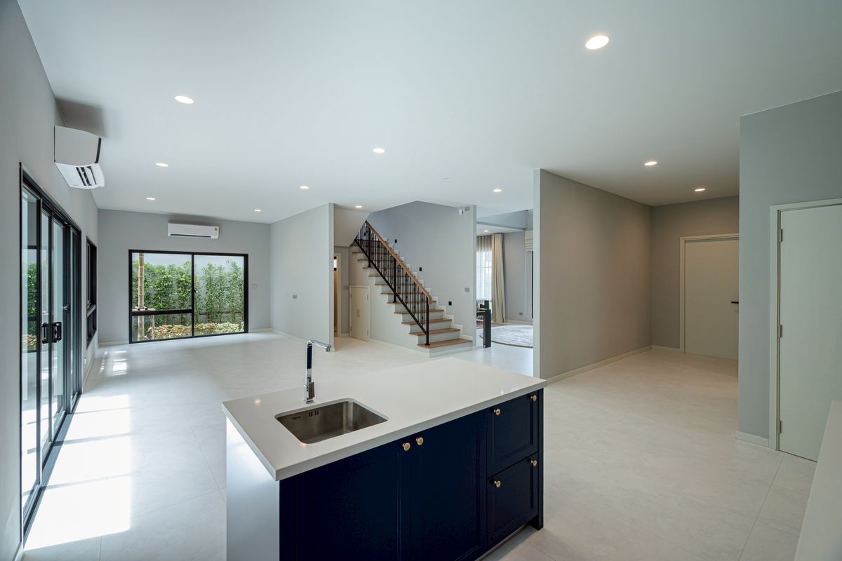 For SaleHouseSamut Prakan,Samrong : Else Bearing 32 Luxurious single house Private swimming pool With a certified house Super special price