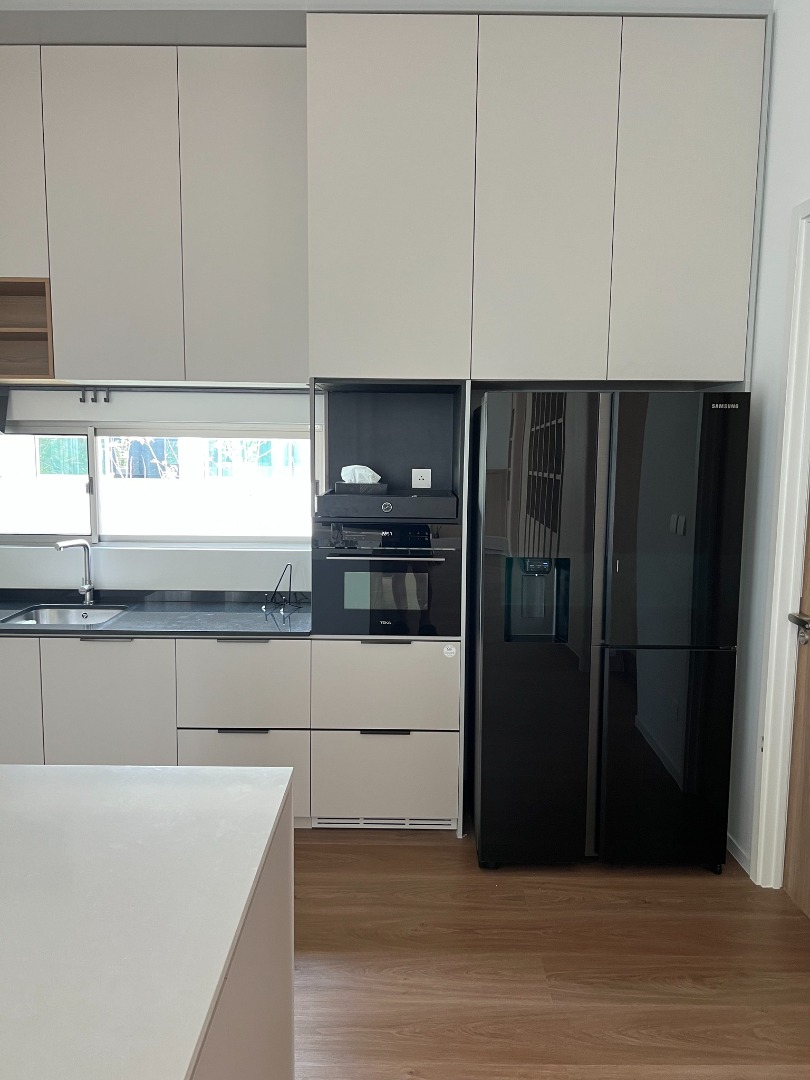 For RentHousePattanakan, Srinakarin : 🔥For urgent rent🔥 Vive Rama 9, 3-story detached house, corner unit, spacious, private, decorated in warm, minimalist tones, fully furnished.