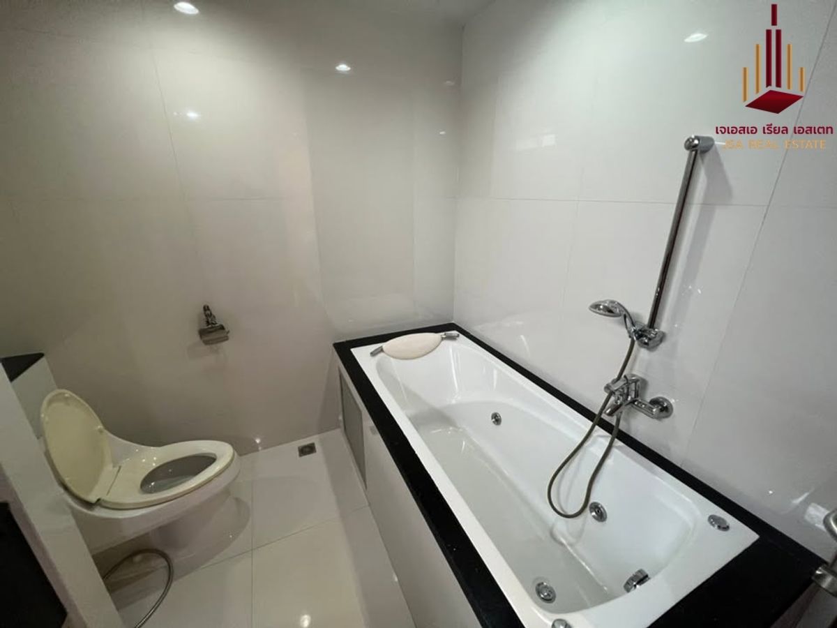 ให้เช่าคอนโดคลองเตย กล้วยน้ำไท : ✨ For Rent: CITY LAKE TOWER SUKHUMVIT 16 Condo ✨  💰 Only 95,000 THB/month