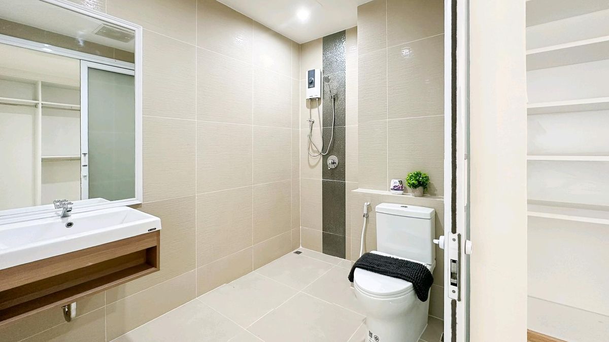 For SaleCondoLadprao101, Happy Land, The Mall Bang Kapi : 🥰 Happy the owner Both pets 🐶🐱 Can raise animals. Very large room. 2 beds. Happy Ladprao 101🫶😙🫶