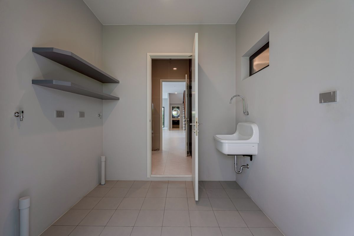 For SaleHouseSamut Prakan,Samrong : Else Bearing 32 Luxurious single house Private swimming pool With a certified house Super special price