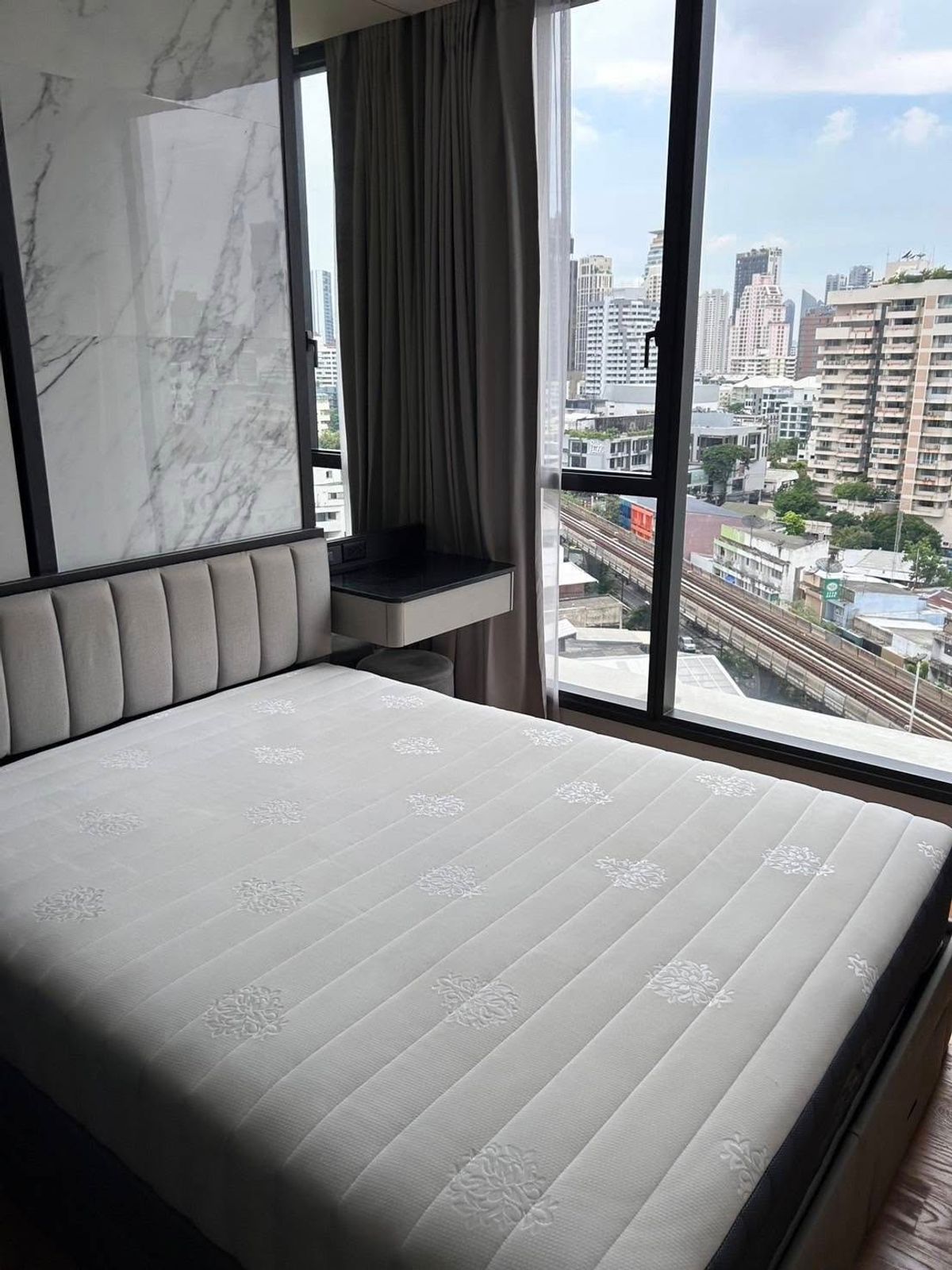 ให้เช่าคอนโดสุขุมวิท อโศก ทองหล่อ : ให้เช่า BEATNIQ Sukhumvit 32 ราคา 120,000 บาท [TTr250933]