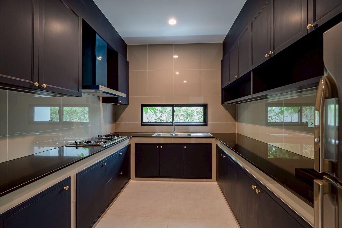 For SaleHouseSamut Prakan,Samrong : Else Bearing 32 Luxurious single house Private swimming pool With a certified house Super special price