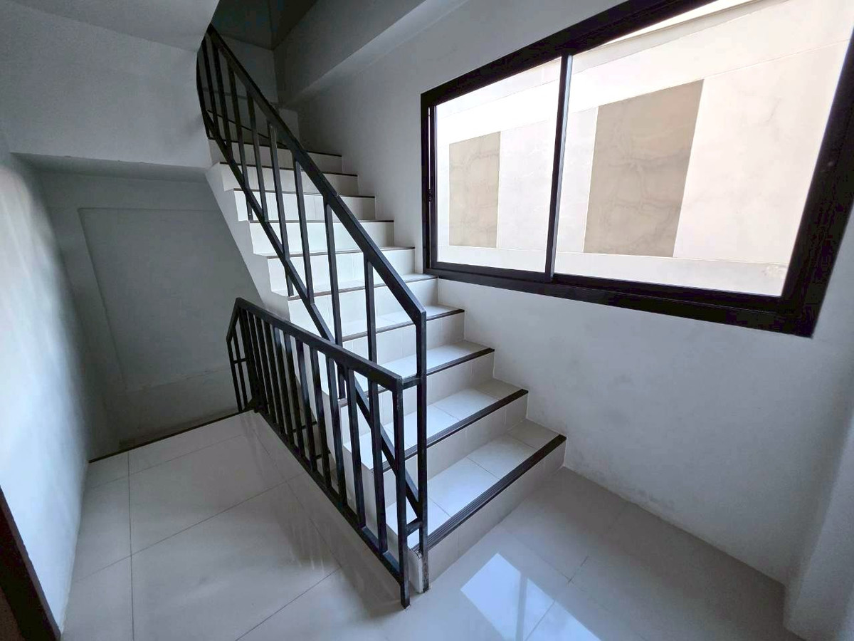 For RentShop HouseRamkhamhaeng, Hua Mak : Three and a half-story Commercial Building for Rent at The Prime Rama 9-Ramkhamhaeng 21 Good location with parking. Roadside building, convenient transportation, near the Airport Rail Link Ramkhamhaeng Station and Ramkhamhaeng University.