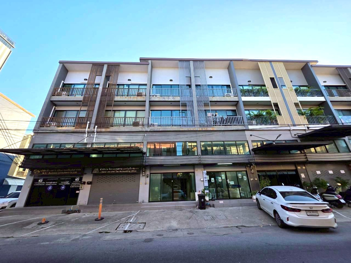 For RentShop HouseRamkhamhaeng, Hua Mak : Three and a half-story Commercial Building for Rent at The Prime Rama 9-Ramkhamhaeng 21 Good location with parking. Roadside building, convenient transportation, near the Airport Rail Link Ramkhamhaeng Station and Ramkhamhaeng University.