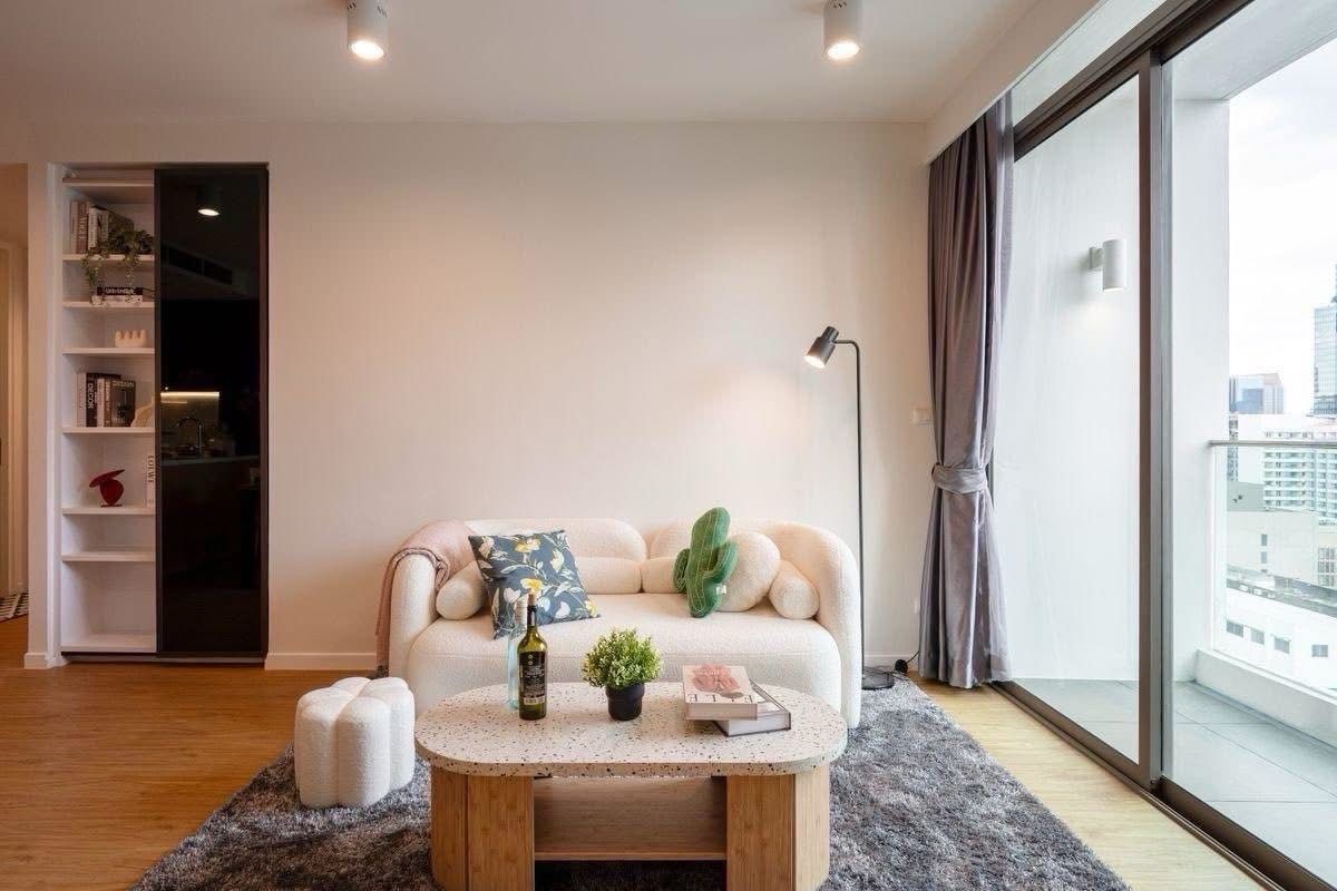 For SaleCondoSilom, Saladaeng, Bangrak : 📢👇 Newly renovated unit in a prime Silom–Sathorn location. Excellent location, quality project, and a beautiful unit – a rare opportunity not to be missed, featuring a perfectly designed layout. Ideal for living or investment with strong rental yield.
