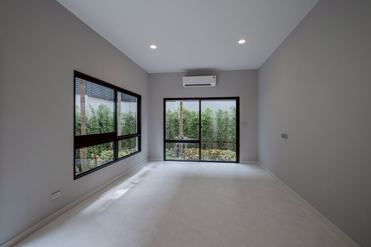 For SaleHouseSamut Prakan,Samrong : Else Bearing 32 Luxurious single house Private swimming pool With a certified house Super special price