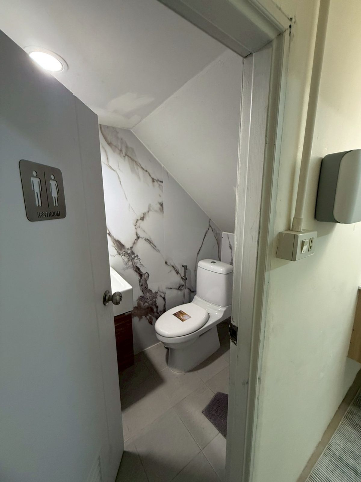 For RentShop HouseRama5, Ratchapruek, Bangkruai : Rent a 2 -story commercial building on Ratchapruek Road Near the Walk Ratchapruek, suitable for various clinic showrooms.