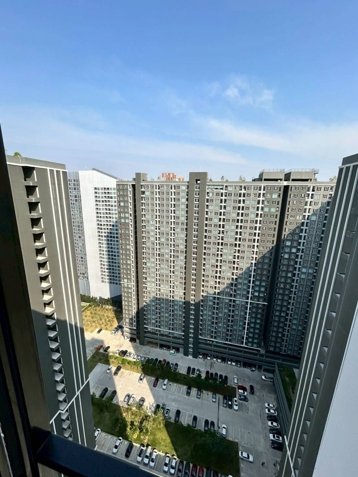 For RentCondoBangna, Bearing, Lasalle : #Regent Home Bangna The brand new room has never been rented in the 29th floor. The view is very beautiful.