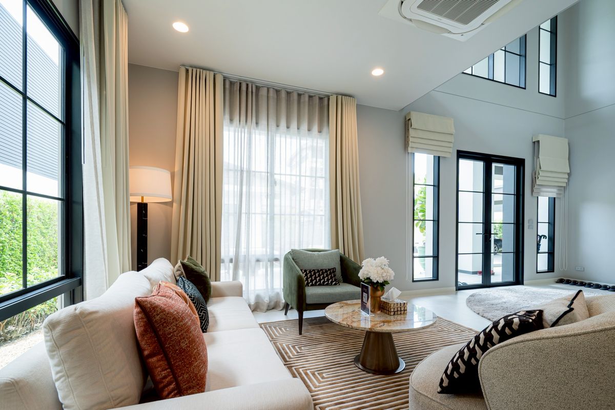 For SaleHouseSamut Prakan,Samrong : Else Bearing 32 Luxurious single house Private swimming pool With a certified house Super special price