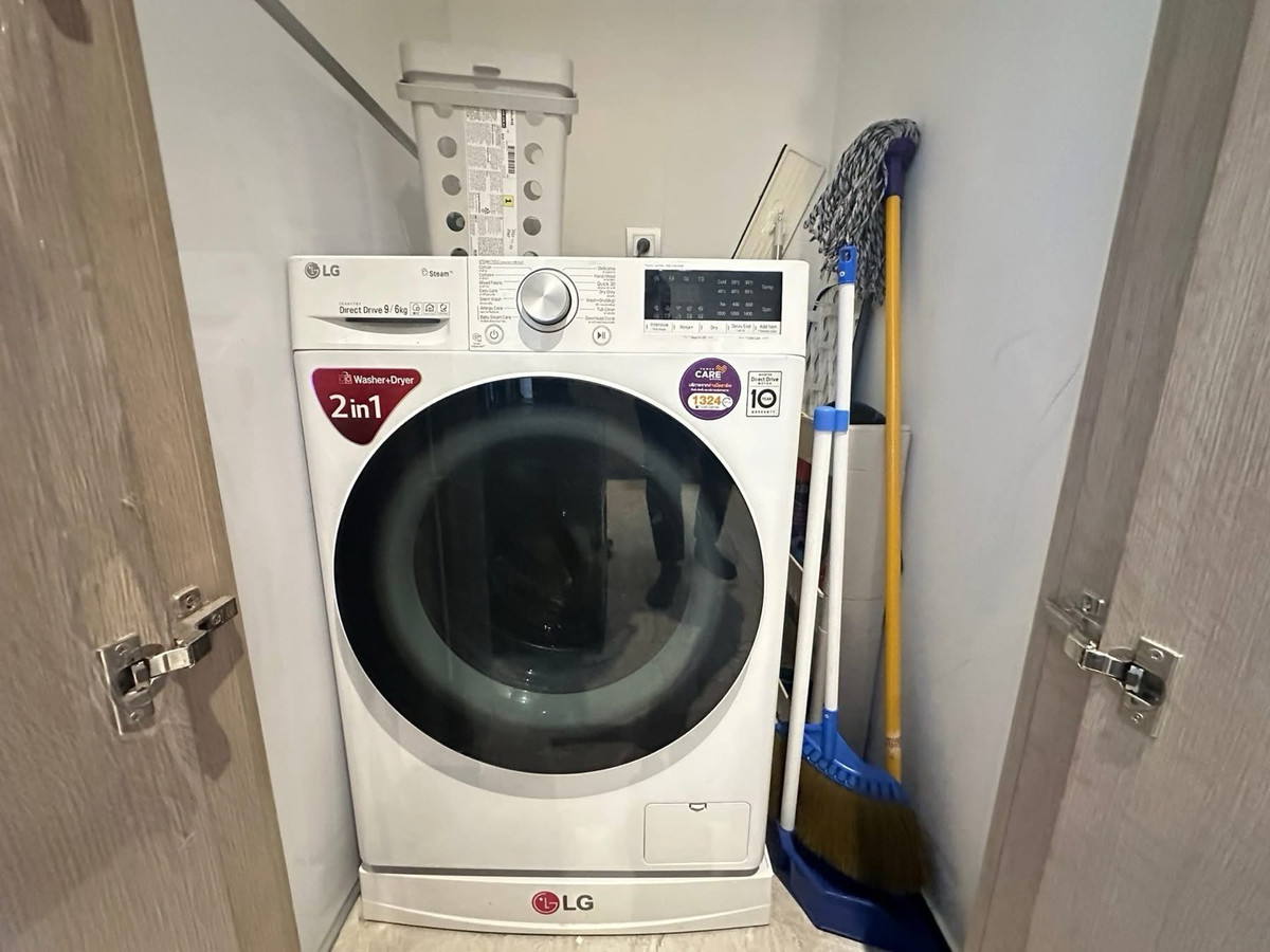 For RentCondoRama9, Petchburi, RCA : 🌿🏙️✨ The room is available in full 🧸💖