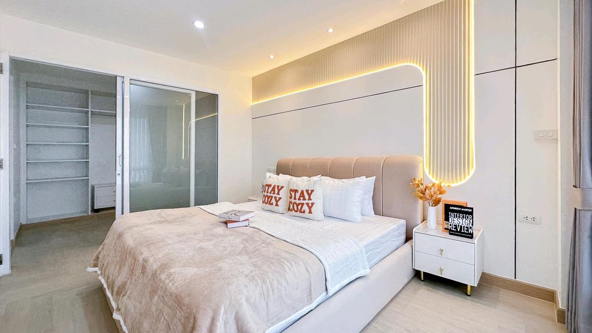 For SaleCondoLadprao101, Happy Land, The Mall Bang Kapi : 🥰 Happy the owner Both pets 🐶🐱 Can raise animals. Very large room. 2 beds. Happy Ladprao 101🫶😙🫶