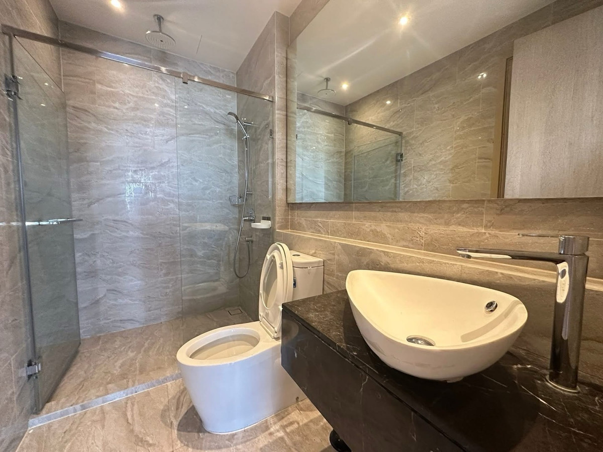 For RentCondoRama9, Petchburi, RCA : 🌿🏙️✨ The room is available in full 🧸💖