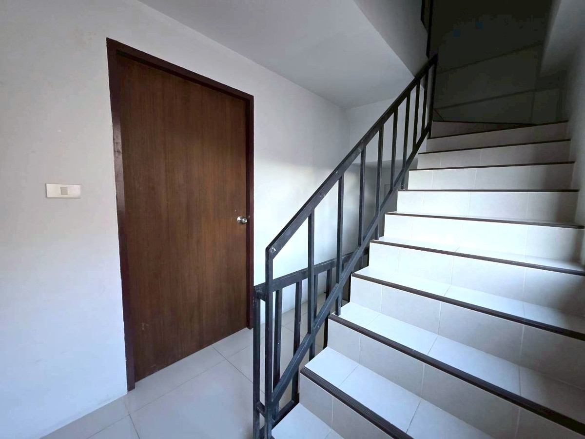 For RentShop HouseRamkhamhaeng, Hua Mak : Three and a half-story Commercial Building for Rent at The Prime Rama 9-Ramkhamhaeng 21 Good location with parking. Roadside building, convenient transportation, near the Airport Rail Link Ramkhamhaeng Station and Ramkhamhaeng University.