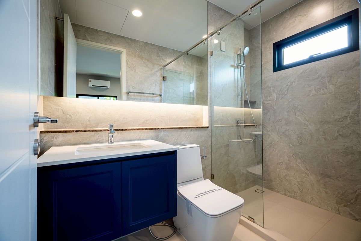 For SaleHouseSamut Prakan,Samrong : Else Bearing 32 Luxurious single house Private swimming pool With a certified house Super special price