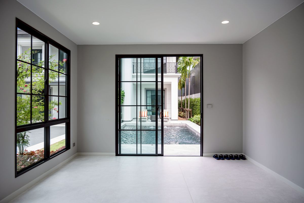 For SaleHouseSamut Prakan,Samrong : Else Bearing 32 Luxurious single house Private swimming pool With a certified house Super special price