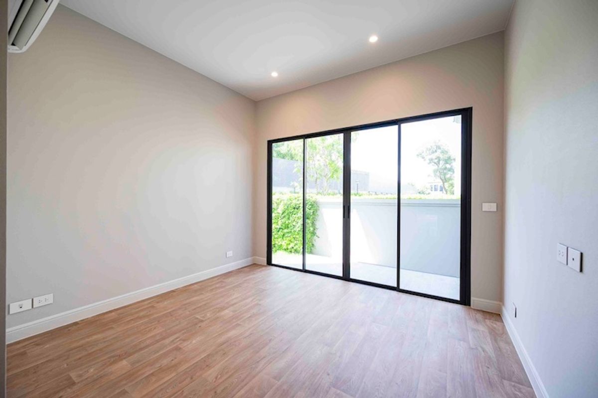 ขายบ้านพัฒนาการ ศรีนครินทร์ : ขายบ้านสวยหรู  นาราสิริ กรุงเทพกรีฑา  สวยพร้อมอยู่  