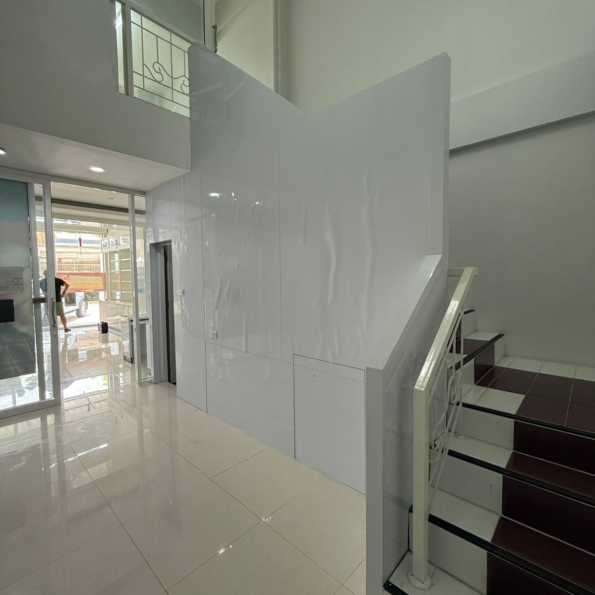 ขายอาคารพาณิชย์ลพบุรี : ขายด่วน ตึกแถว 3 ชั้น สภาพใหม่ ทำเลทอง หลัง มรภ.เทพสตรี ลพบุรี