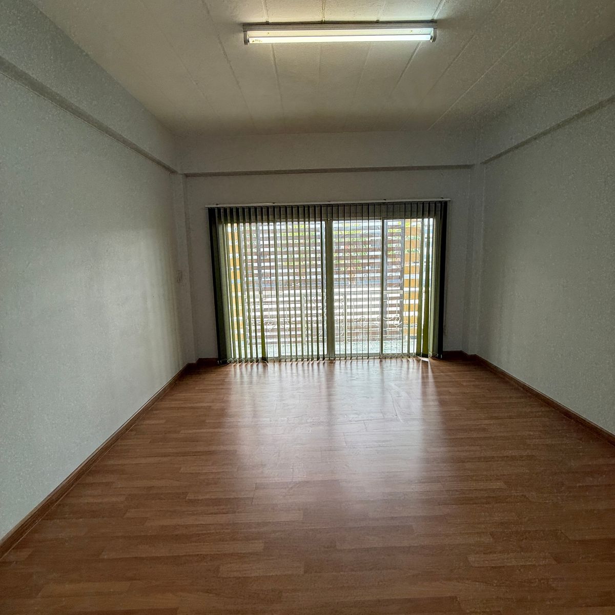 ขายอาคารพาณิชย์ลพบุรี : ขายด่วน ตึกแถว 3 ชั้น สภาพใหม่ ทำเลทอง หลัง มรภ.เทพสตรี ลพบุรี