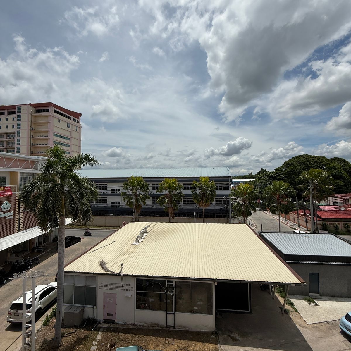 ขายอาคารพาณิชย์ลพบุรี : ขายด่วน ตึกแถว 3 ชั้น สภาพใหม่ ทำเลทอง หลัง มรภ.เทพสตรี ลพบุรี