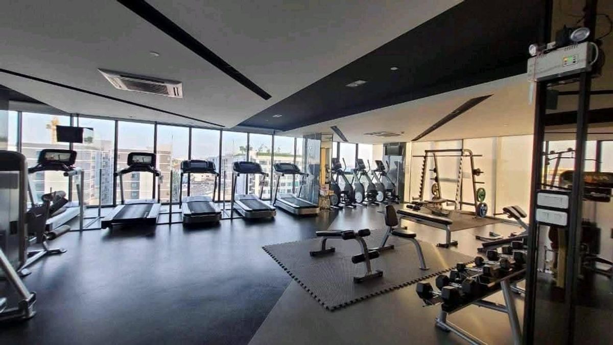 For RentCondoSamut Prakan,Samrong : Rent IDO, Sukhumvit 115, complete pool view, ready for 8000. Urgent booking !!!