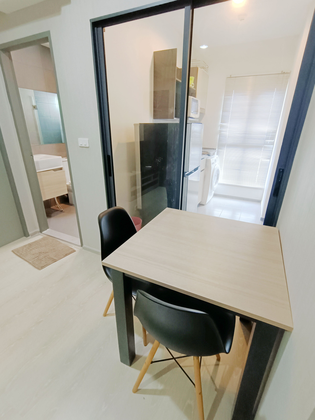 For RentCondoSamut Prakan,Samrong : Rent IDO, Sukhumvit 115, complete pool view, ready for 8000. Urgent booking !!!