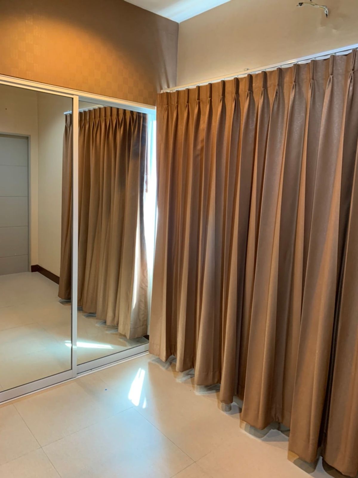 ให้เช่าทาวน์โฮมพระราม 5 ราชพฤกษ์ บางกรวย : ให้เช่าทาวน์โฮม เทมโปทาวน์ รัตนาธิเบศร์ ใกล้ MRT บางรักน้อย-ท่าอิฐ เพียง 2 นาที