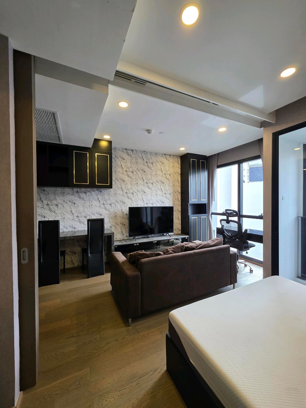 For RentCondoSiam Paragon ,Chulalongkorn,Samyan : Urgent for rent ashaton chula Silom 1 bedroom, size 31 sq.m., interested, contact 0654649497