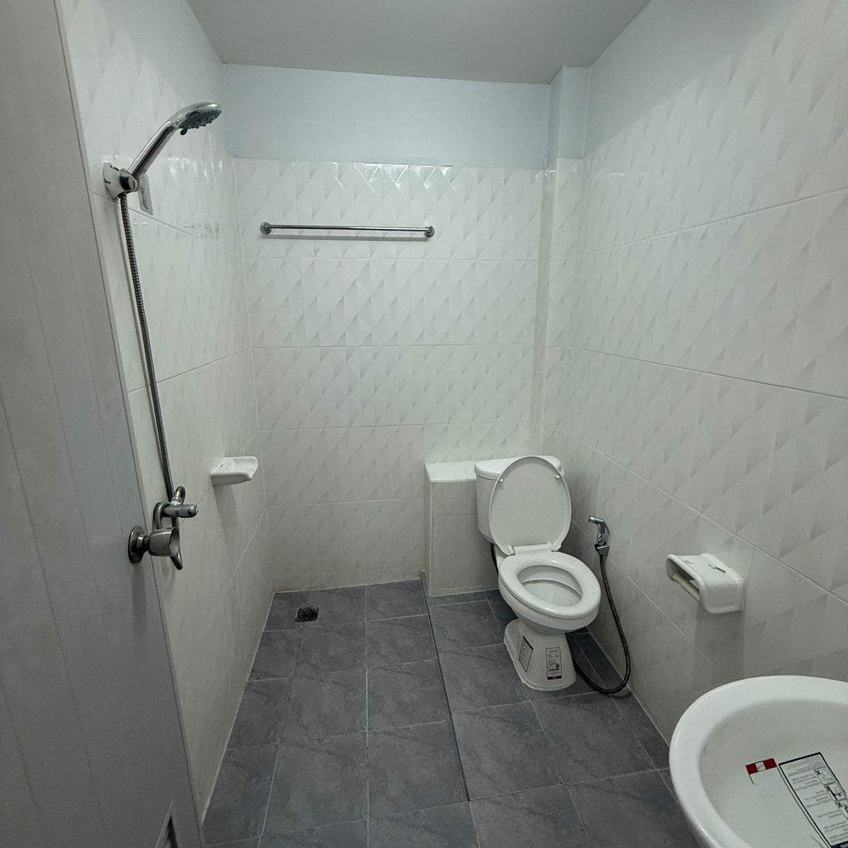 ขายอาคารพาณิชย์ลพบุรี : ขายด่วน ตึกแถว 3 ชั้น สภาพใหม่ ทำเลทอง หลัง มรภ.เทพสตรี ลพบุรี