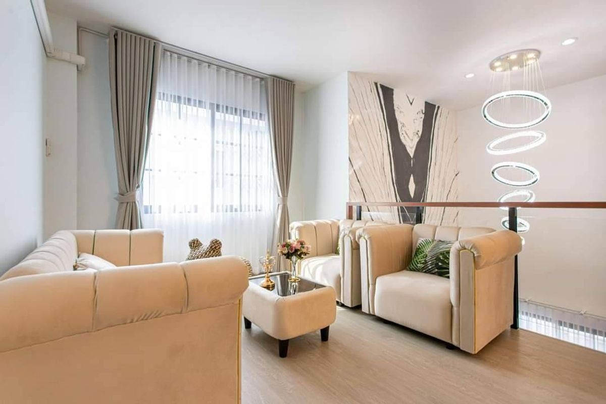 For RentTownhomeLadprao, Central Ladprao : Luxurious house for rent in Huai Khwang area Suitable for business people Baan Busara Camples, Wippawadee 20, Intersection 18 Chatuchak (N.1468)