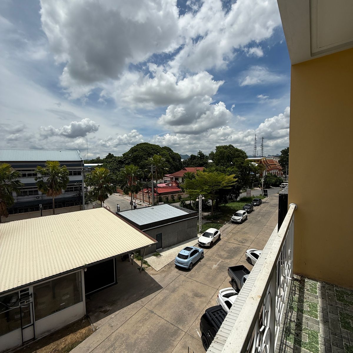 ขายอาคารพาณิชย์ลพบุรี : ขายด่วน ตึกแถว 3 ชั้น สภาพใหม่ ทำเลทอง หลัง มรภ.เทพสตรี ลพบุรี