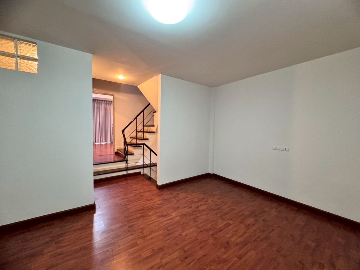 ขายทาวน์โฮมลาดกระบัง สุวรรณภูมิ : ขายด่วนหมู่บ้าน ศุภาลัย สวนหลวงร.9 สภาพใหม่มาก เพียงแค่ 3.9 ล้าน (N.668)