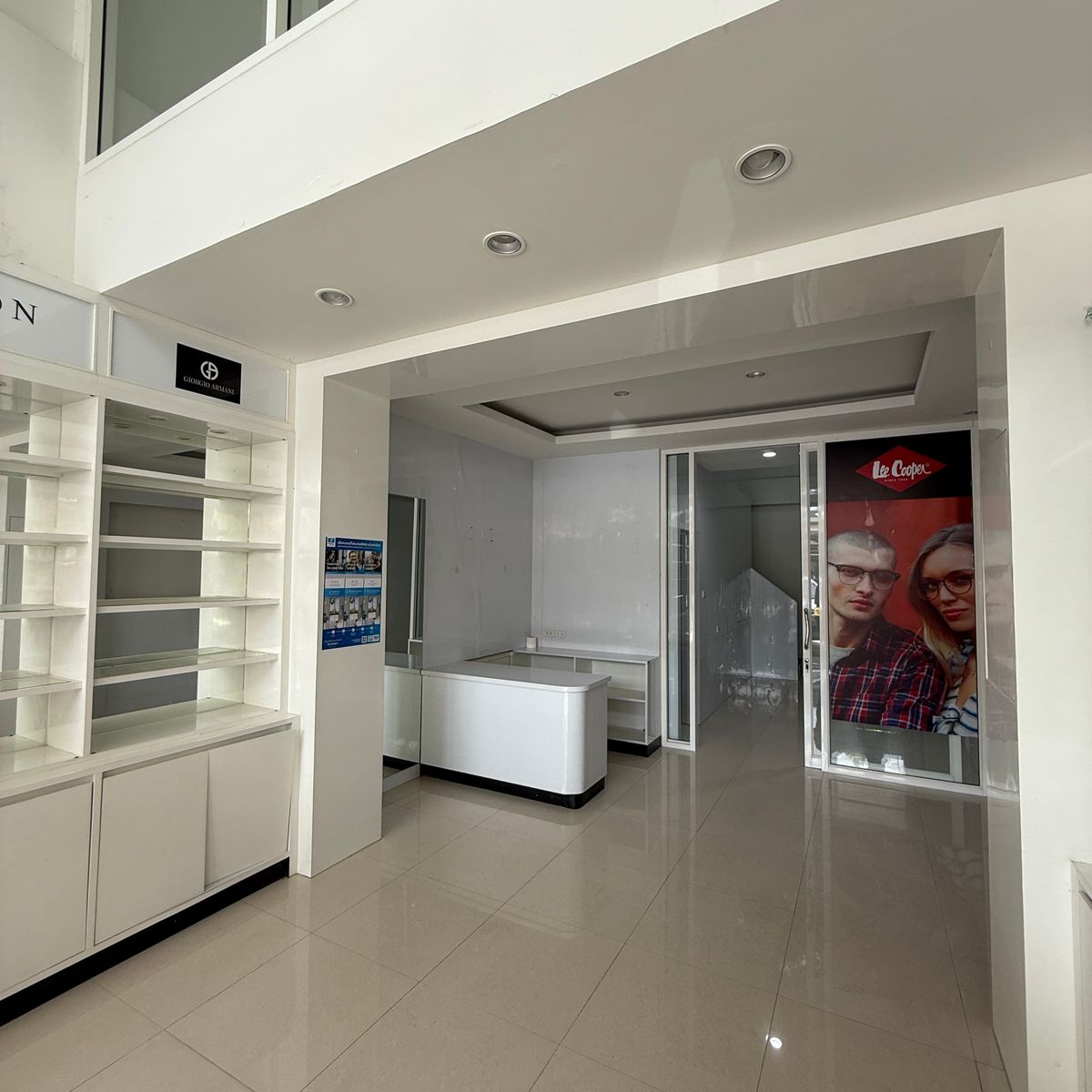 ขายอาคารพาณิชย์ลพบุรี : ขายด่วน ตึกแถว 3 ชั้น สภาพใหม่ ทำเลทอง หลัง มรภ.เทพสตรี ลพบุรี