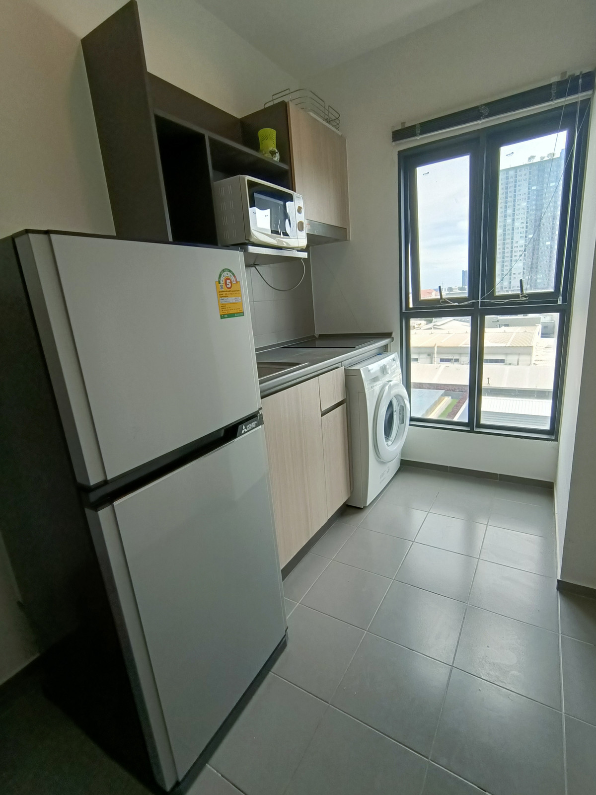 For RentCondoSamut Prakan,Samrong : Rent IDO, Sukhumvit 115, complete pool view, ready for 8000. Urgent booking !!!