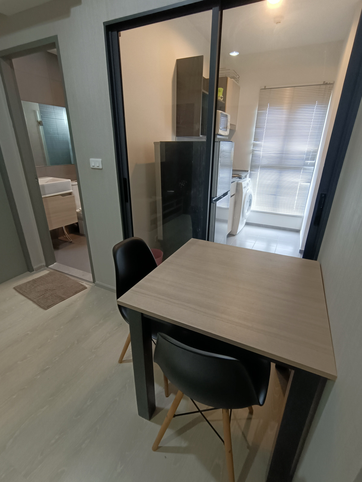 For RentCondoSamut Prakan,Samrong : Rent IDO, Sukhumvit 115, complete pool view, ready for 8000. Urgent booking !!!