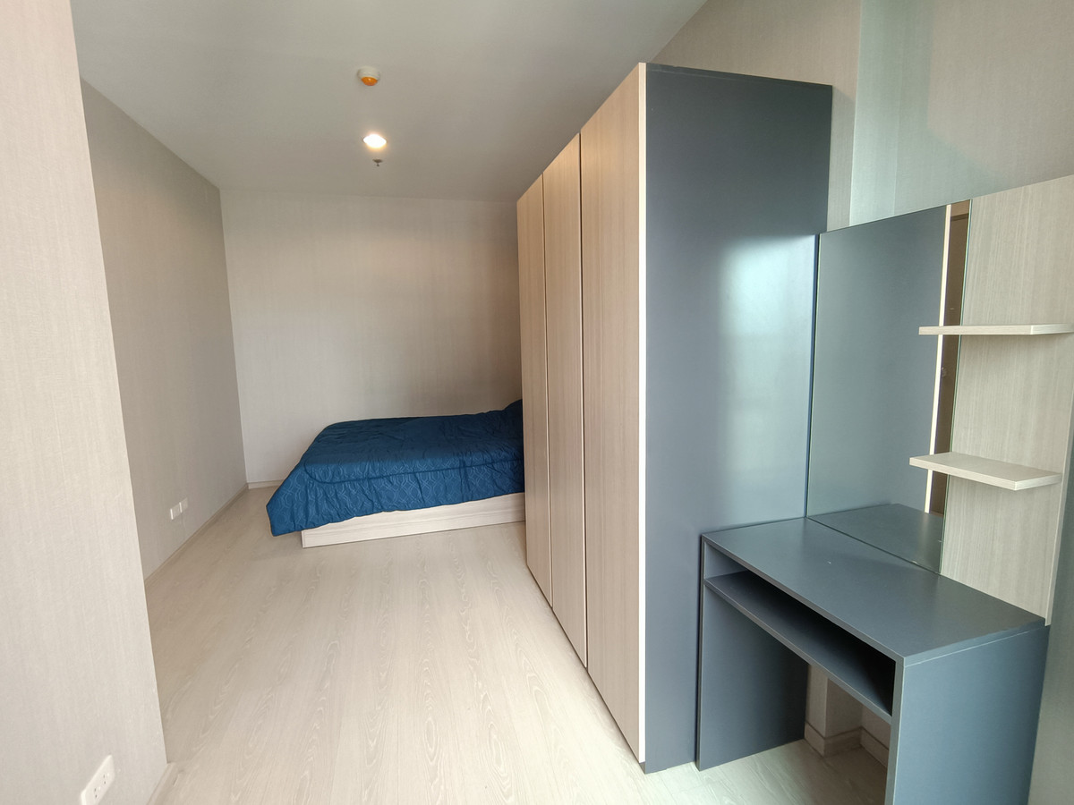 For RentCondoSamut Prakan,Samrong : Rent IDO, Sukhumvit 115, complete pool view, ready for 8000. Urgent booking !!!