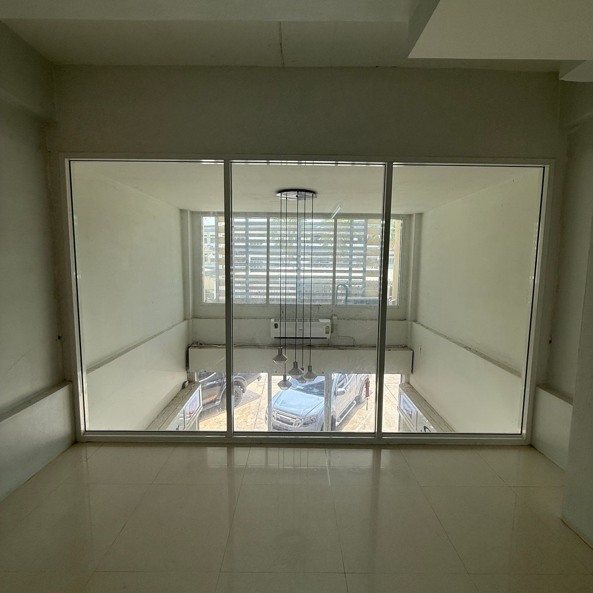 ขายอาคารพาณิชย์ลพบุรี : ขายด่วน ตึกแถว 3 ชั้น สภาพใหม่ ทำเลทอง หลัง มรภ.เทพสตรี ลพบุรี