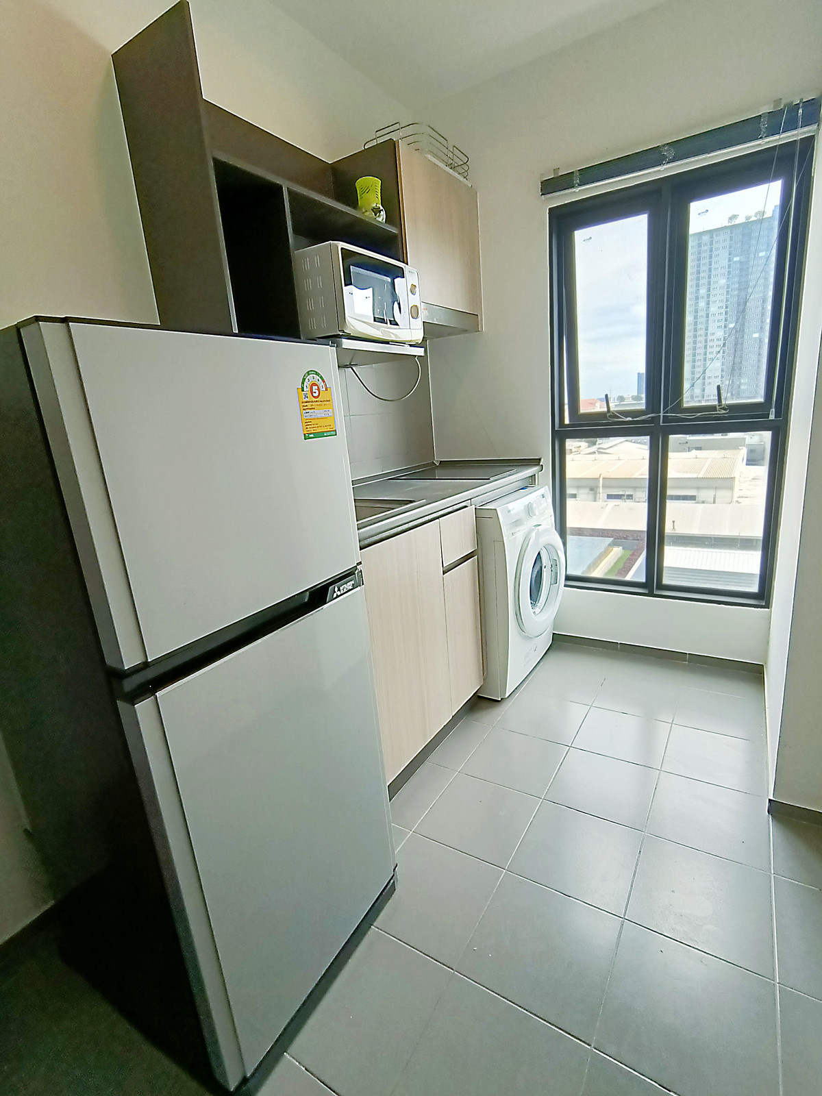 For RentCondoSamut Prakan,Samrong : Rent IDO, Sukhumvit 115, complete pool view, ready for 8000. Urgent booking !!!