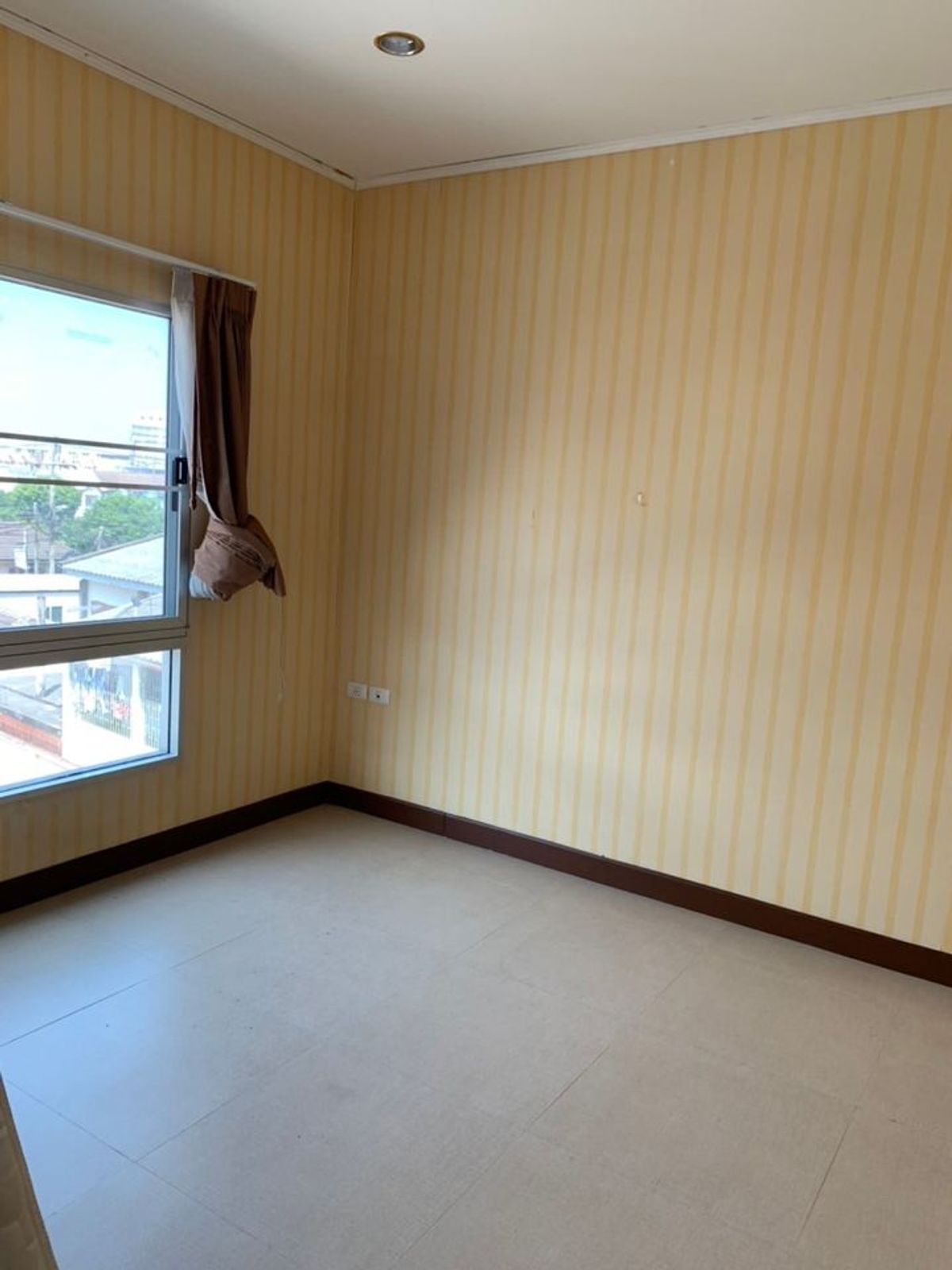 ให้เช่าทาวน์โฮมพระราม 5 ราชพฤกษ์ บางกรวย : ให้เช่าทาวน์โฮม เทมโปทาวน์ รัตนาธิเบศร์ ใกล้ MRT บางรักน้อย-ท่าอิฐ เพียง 2 นาที