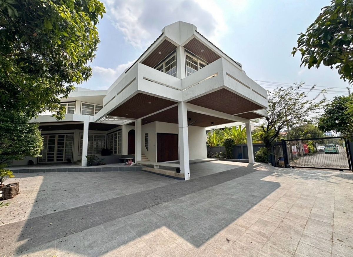 ให้เช่าโฮมออฟฟิศอ่อนนุช อุดมสุข : ให้เช่า บ้านเดี่ยว 340 ตร.วา ปรีดี 14 สุขุมวิท 71 พระโขนง กรุงเทพ ทำ ออฟฟิศ หรือ ธุรกิจ ที่จอดรถ 15 คัน 