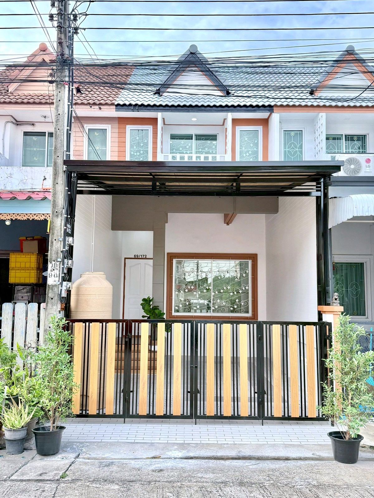 ขายทาวน์โฮมนวมินทร์ รามอินทรา : ทาวน์เฮ้าส์ 2 ชั้น หมู่บ้านฟ้านันทวัน หทัยราษฎร์ 7 ถนนกว้าง บิ๊กซี แม็คโคร โลตัส โฮมโปร ไทวัสดุ โรงเรียนเอกบูรพาวิเทศศึกษา วิทยาลัยเทคนิคมีนบุรี
รถไฟฟ้าสายสีชมพู ห้างแฟชั่นไอส์แลนด์ รีโนเวทแล้วพร้อมอยู่