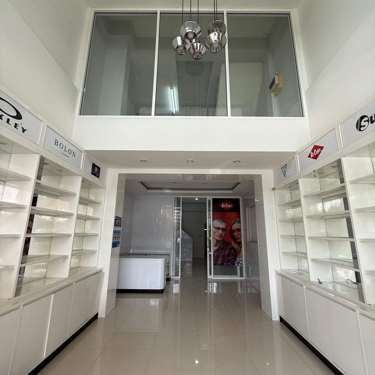 ขายอาคารพาณิชย์ลพบุรี : ขายด่วน ตึกแถว 3 ชั้น สภาพใหม่ ทำเลทอง หลัง มรภ.เทพสตรี ลพบุรี