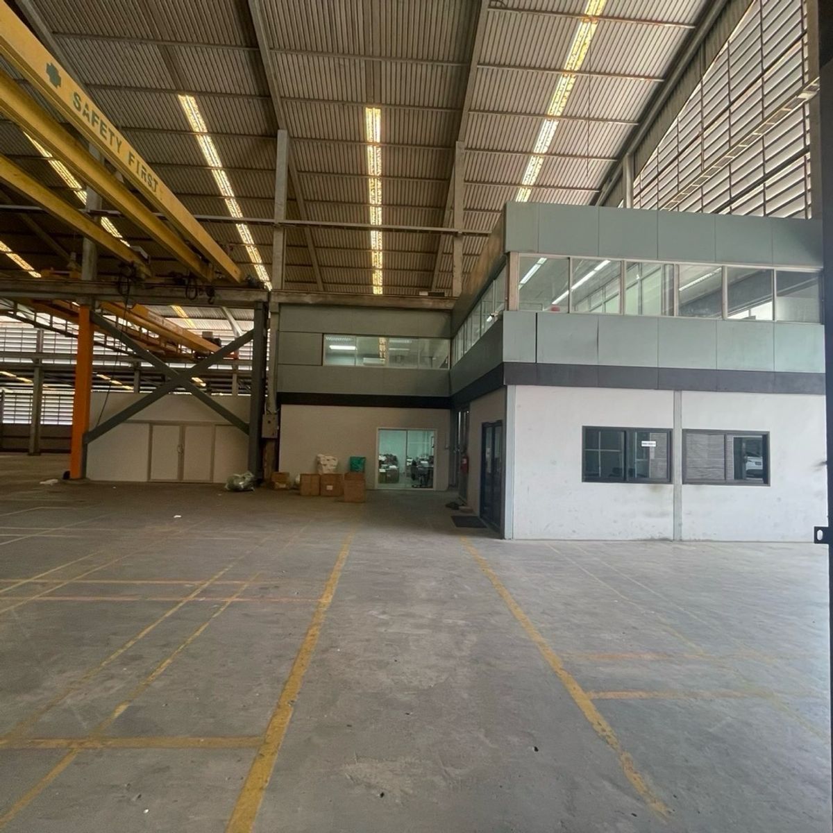 ให้เช่าโรงงานสมุทรปราการ สำโรง : ให้เช่า โรงงานใหญ่ 3,699 ตารางเมตร นิคม บางพลี เทพารักษ์ บางปลา จังหวัด สมุทรปราการ พร้อม ระบบเครน ทำเล EEC อุตสาหกรรม ใกล้ ชลบุรี ฉะเชิงเทรา และ ระยอง รวมถึง สนามบิน สุวรรณภูมิ