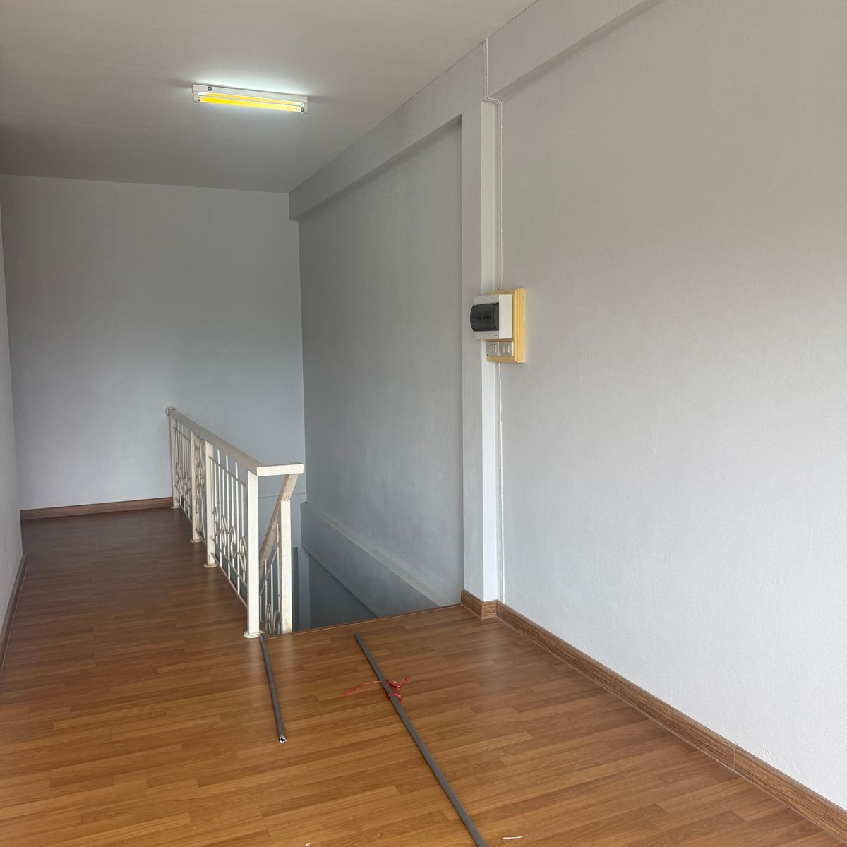 ขายอาคารพาณิชย์ลพบุรี : ขายด่วน ตึกแถว 3 ชั้น สภาพใหม่ ทำเลทอง หลัง มรภ.เทพสตรี ลพบุรี