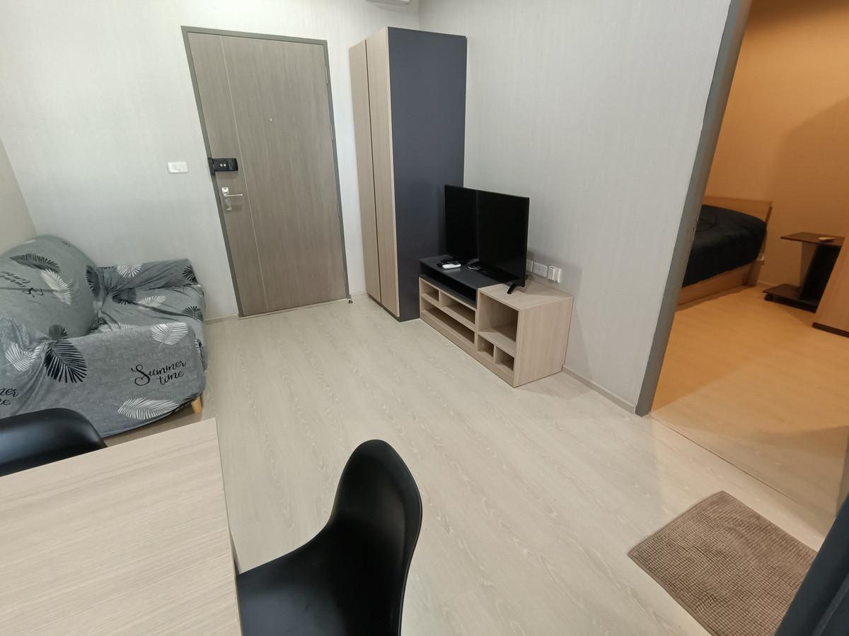 For RentCondoSamut Prakan,Samrong : Rent IDO, Sukhumvit 115, complete pool view, ready for 8000. Urgent booking !!!