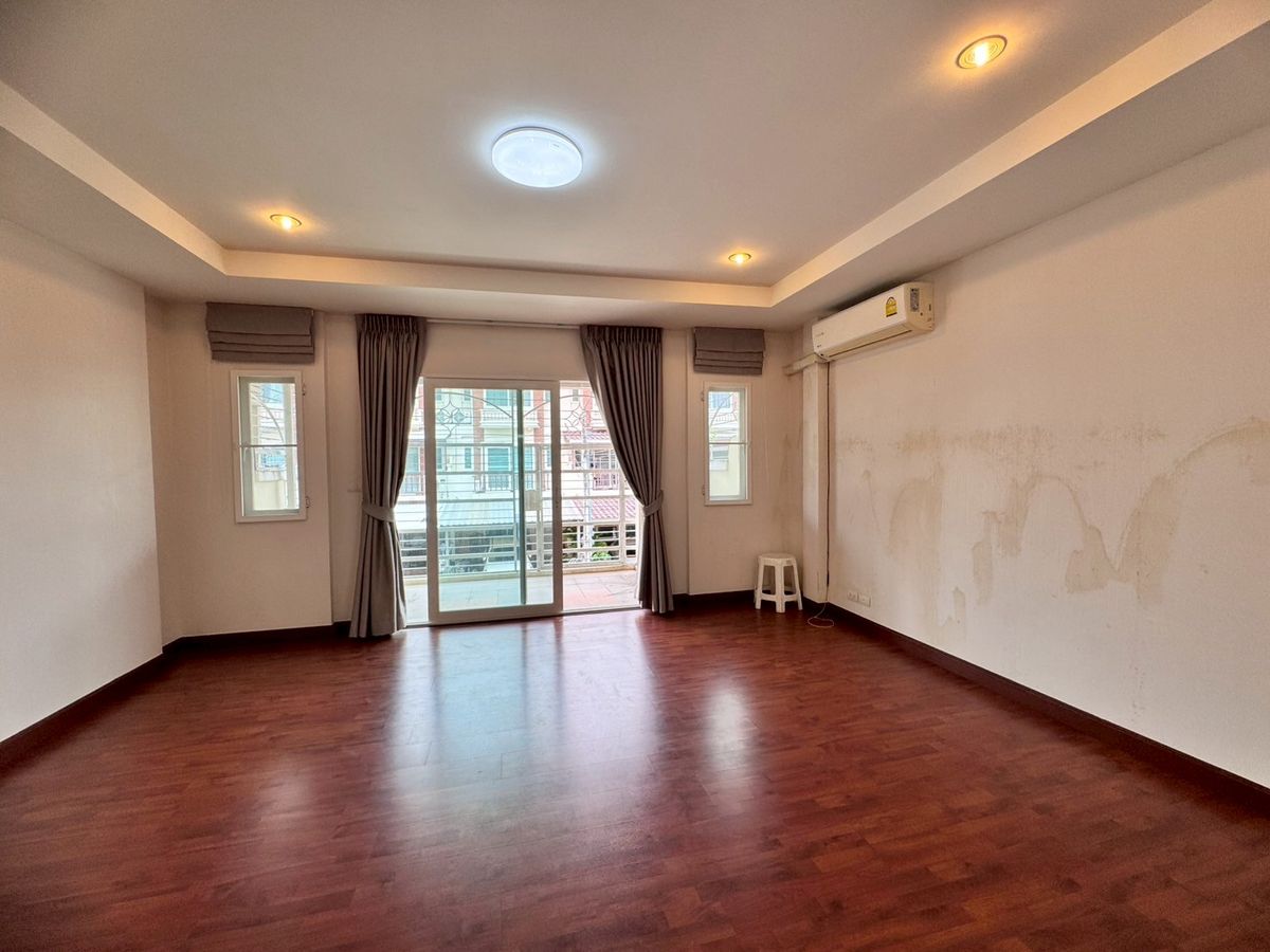 ขายทาวน์โฮมลาดกระบัง สุวรรณภูมิ : ขายด่วนหมู่บ้าน ศุภาลัย สวนหลวงร.9 สภาพใหม่มาก เพียงแค่ 3.9 ล้าน (N.668)