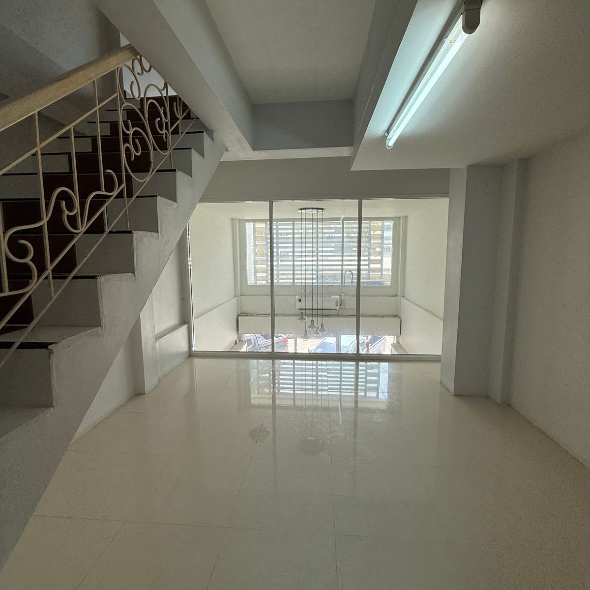 ขายอาคารพาณิชย์ลพบุรี : ขายด่วน ตึกแถว 3 ชั้น สภาพใหม่ ทำเลทอง หลัง มรภ.เทพสตรี ลพบุรี