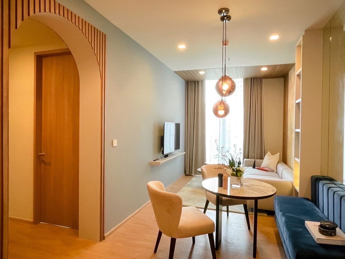 For RentCondoSukhumvit, Asoke, Thonglor : NOBLE AROUND 33 Condo Rental, Size 65 square meters, 7th Floor (2 Bedrooms, 2 Bathrooms) Luxury High Rise Condo in the heart of Sukhumvit 33