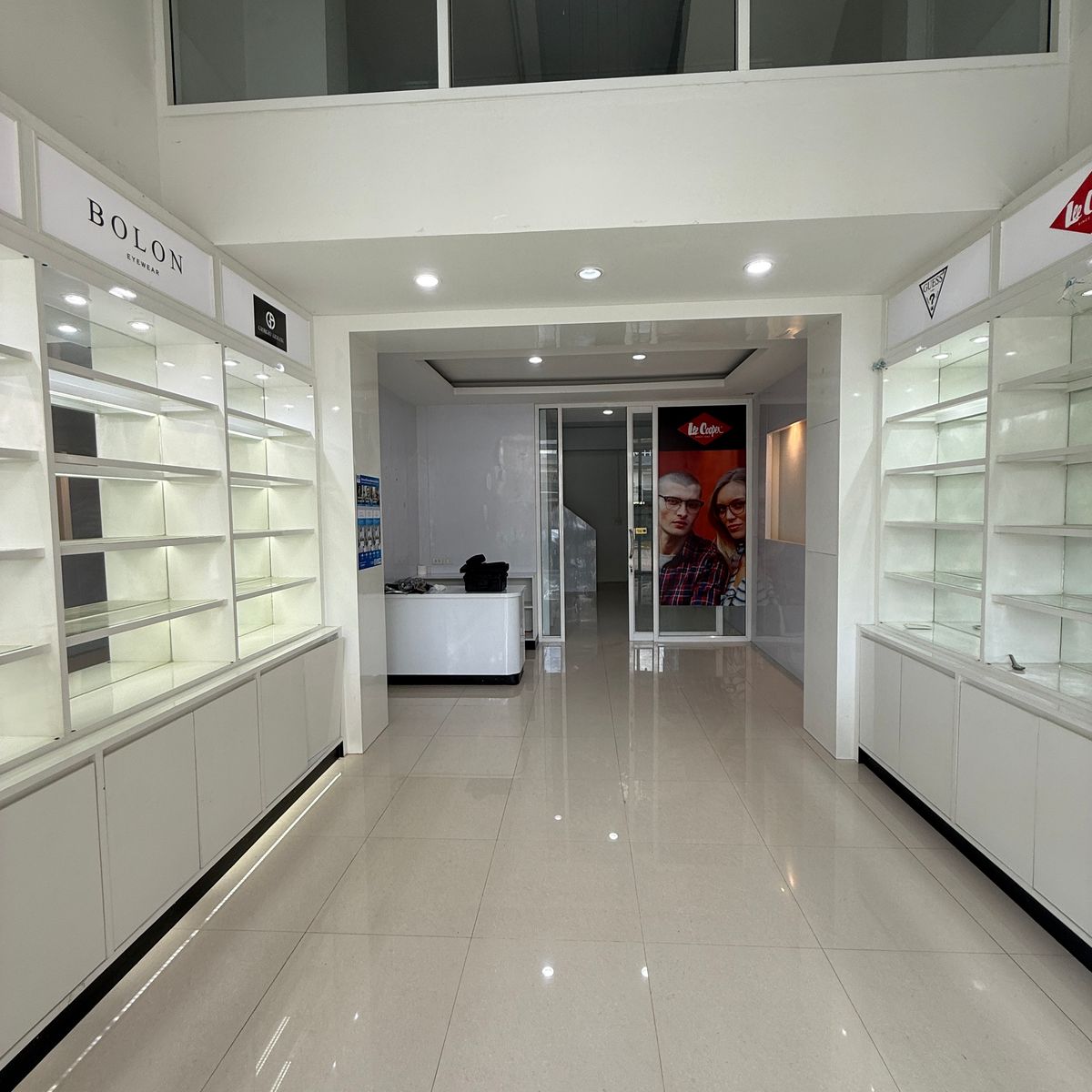 ขายอาคารพาณิชย์ลพบุรี : ขายด่วน ตึกแถว 3 ชั้น สภาพใหม่ ทำเลทอง หลัง มรภ.เทพสตรี ลพบุรี